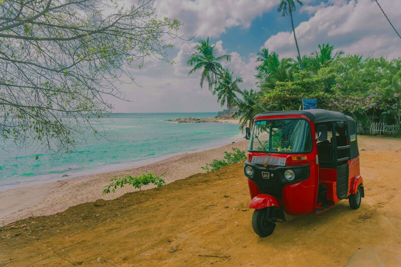 Tuk-tuk mafia in tourist areas of Sri Lanka against the PickMe service